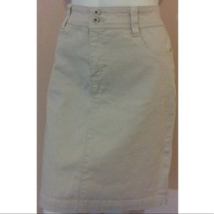 Cream denim skirt